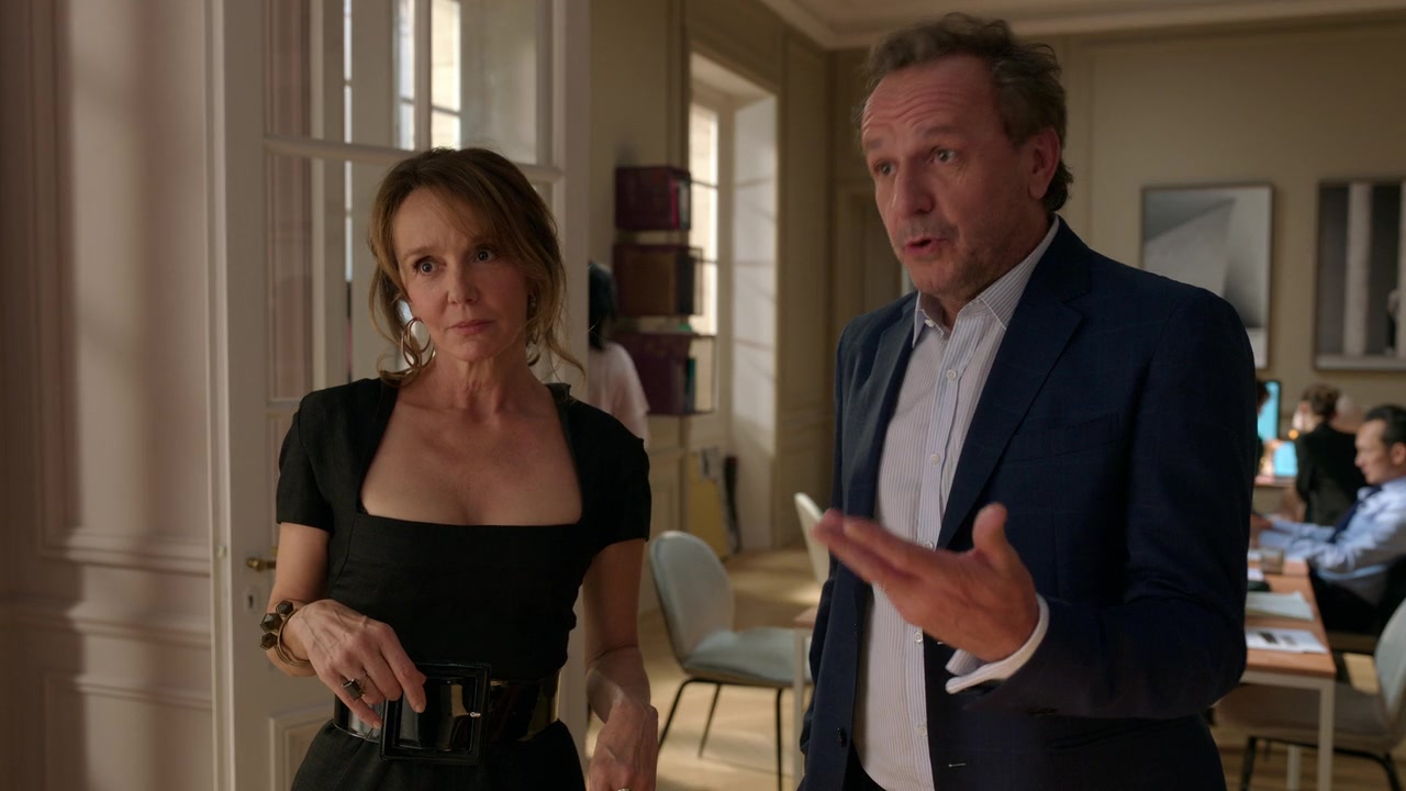 Emily_in_Paris_S01E02_Masculin_Feminin_720p_NF_WEB-DL_DDP5_1_x264-BTN_0474.jpg