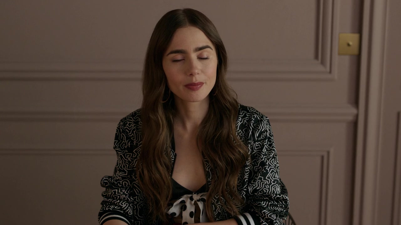 Emily_in_Paris_S01E02_Masculin_Feminin_720p_NF_WEB-DL_DDP5_1_x264-BTN_0508.jpg