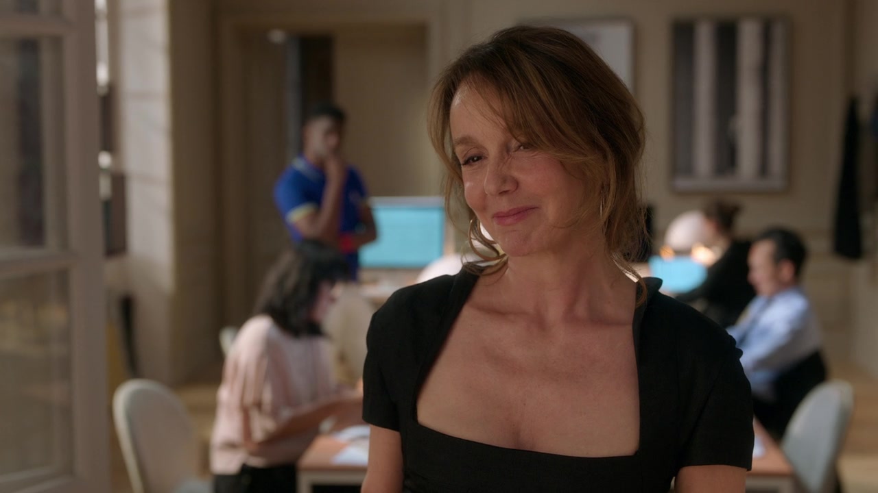Emily_in_Paris_S01E02_Masculin_Feminin_720p_NF_WEB-DL_DDP5_1_x264-BTN_0510.jpg