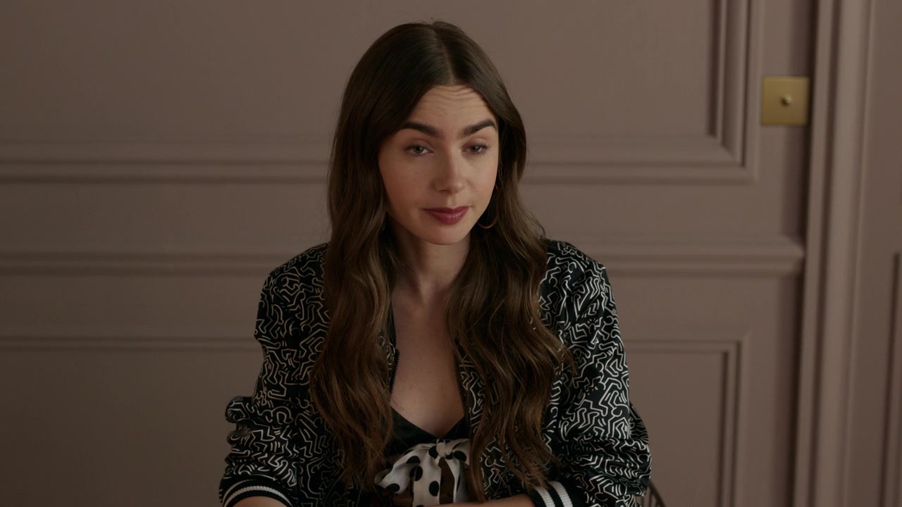 Emily_in_Paris_S01E02_Masculin_Feminin_720p_NF_WEB-DL_DDP5_1_x264-BTN_0515.jpg