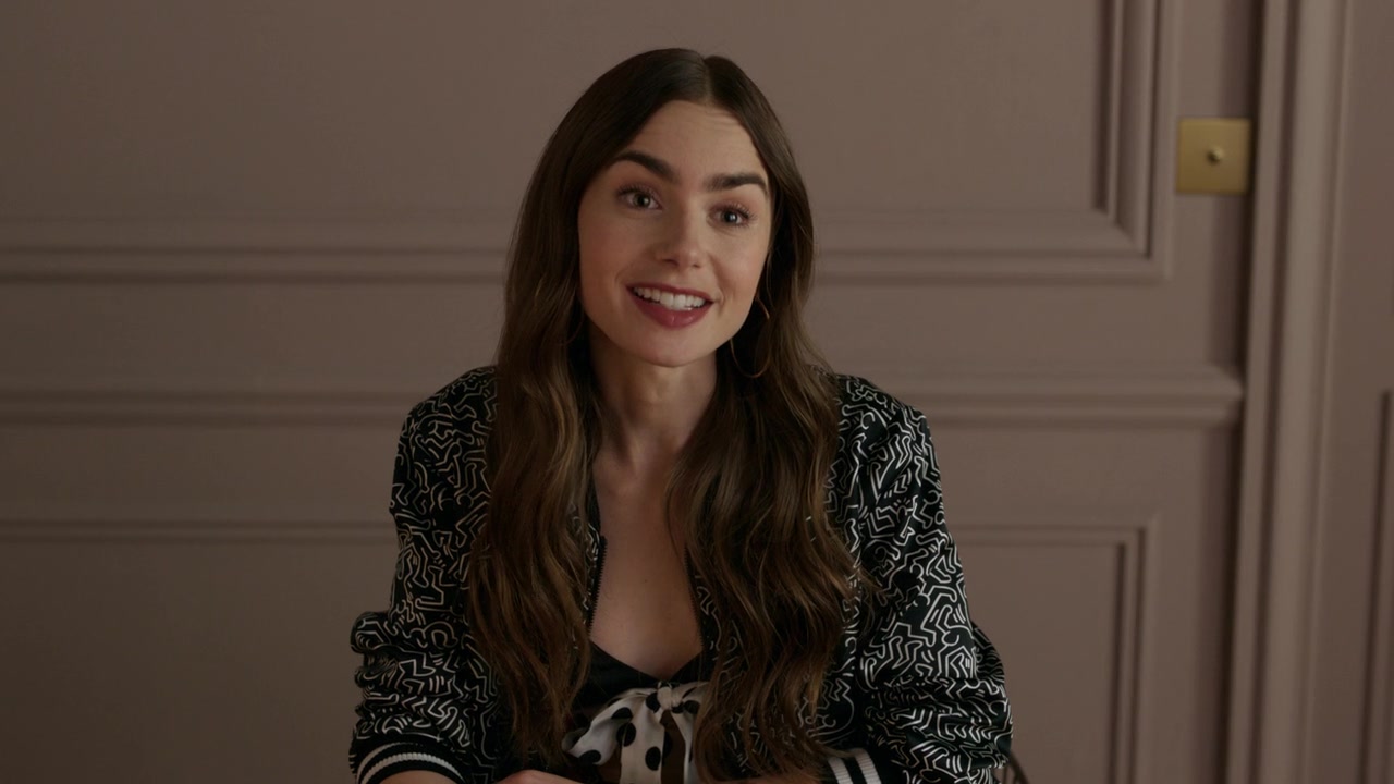 Emily_in_Paris_S01E02_Masculin_Feminin_720p_NF_WEB-DL_DDP5_1_x264-BTN_0517.jpg