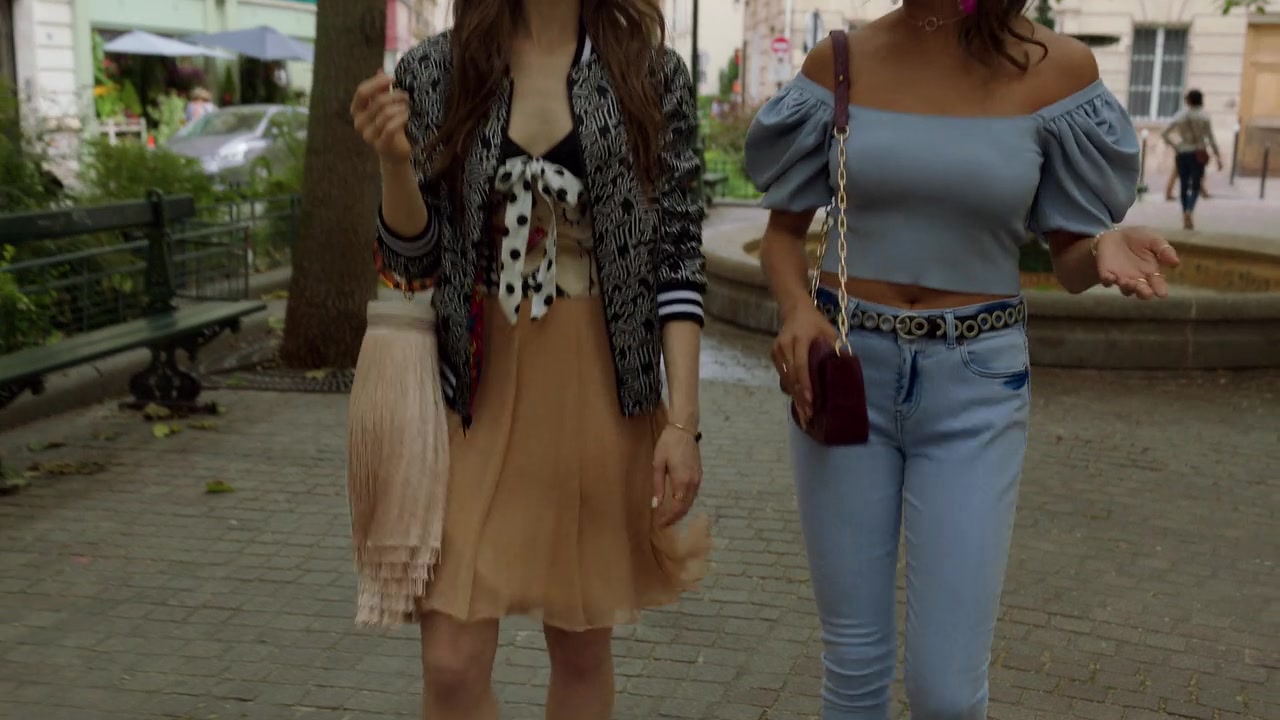 Emily_in_Paris_S01E02_Masculin_Feminin_720p_NF_WEB-DL_DDP5_1_x264-BTN_0567.jpg