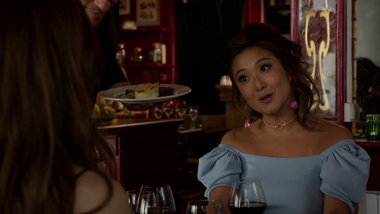 Emily_in_Paris_S01E02_Masculin_Feminin_720p_NF_WEB-DL_DDP5_1_x264-BTN_0631.jpg