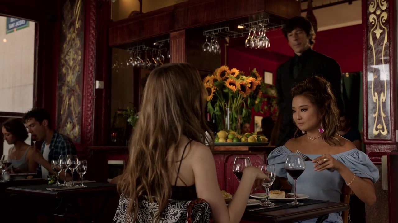 Emily_in_Paris_S01E02_Masculin_Feminin_720p_NF_WEB-DL_DDP5_1_x264-BTN_0656.jpg