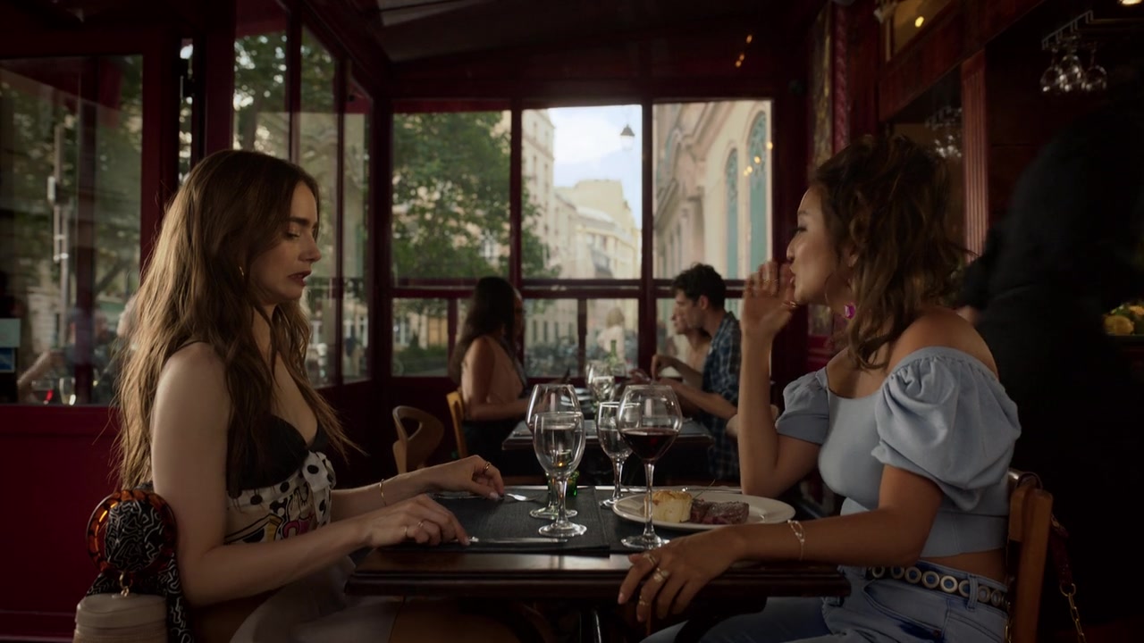 Emily_in_Paris_S01E02_Masculin_Feminin_720p_NF_WEB-DL_DDP5_1_x264-BTN_0665.jpg