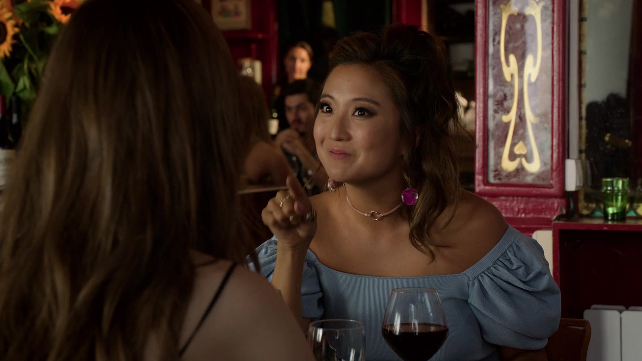 Emily_in_Paris_S01E02_Masculin_Feminin_720p_NF_WEB-DL_DDP5_1_x264-BTN_0668.jpg