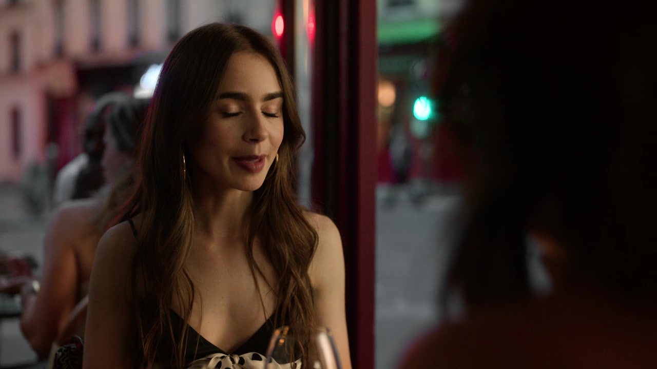 Emily_in_Paris_S01E02_Masculin_Feminin_720p_NF_WEB-DL_DDP5_1_x264-BTN_0687.jpg