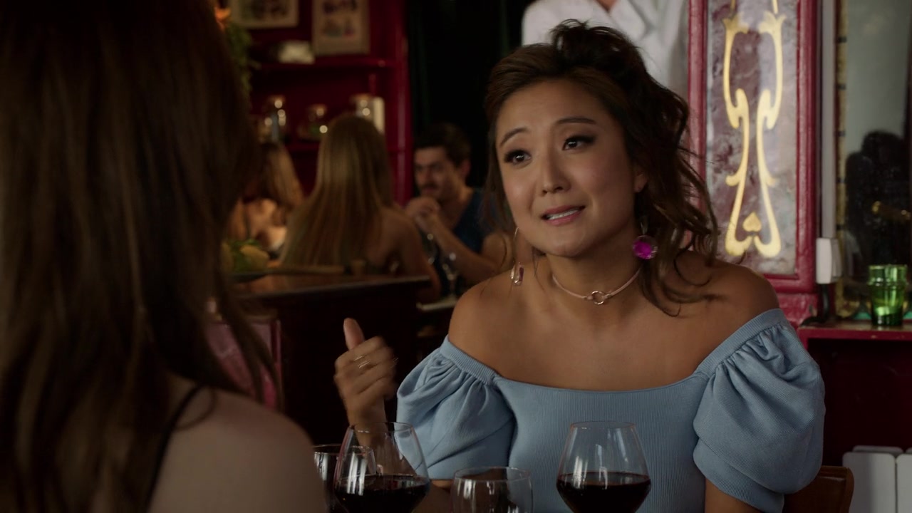 Emily_in_Paris_S01E02_Masculin_Feminin_720p_NF_WEB-DL_DDP5_1_x264-BTN_0692.jpg