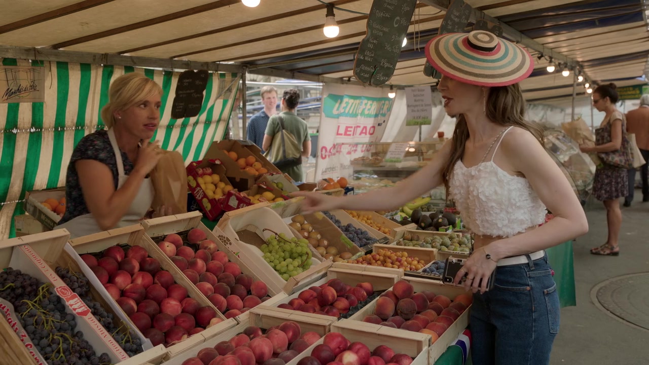 Emily_in_Paris_S01E02_Masculin_Feminin_720p_NF_WEB-DL_DDP5_1_x264-BTN_0740.jpg