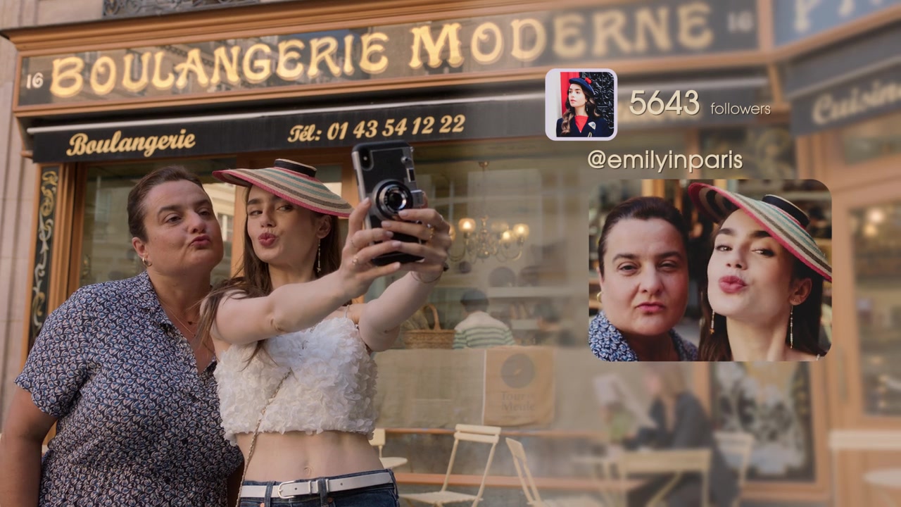 Emily_in_Paris_S01E02_Masculin_Feminin_720p_NF_WEB-DL_DDP5_1_x264-BTN_0753.jpg