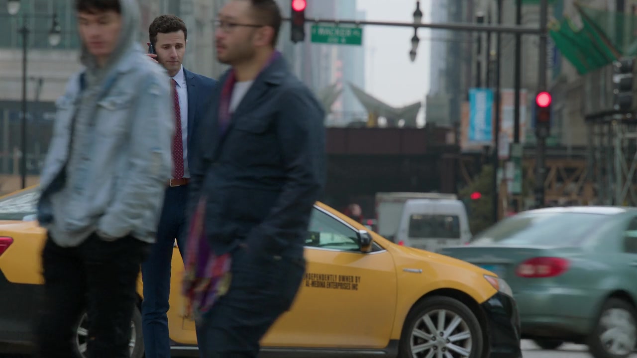 Emily_in_Paris_S01E02_Masculin_Feminin_720p_NF_WEB-DL_DDP5_1_x264-BTN_0762.jpg