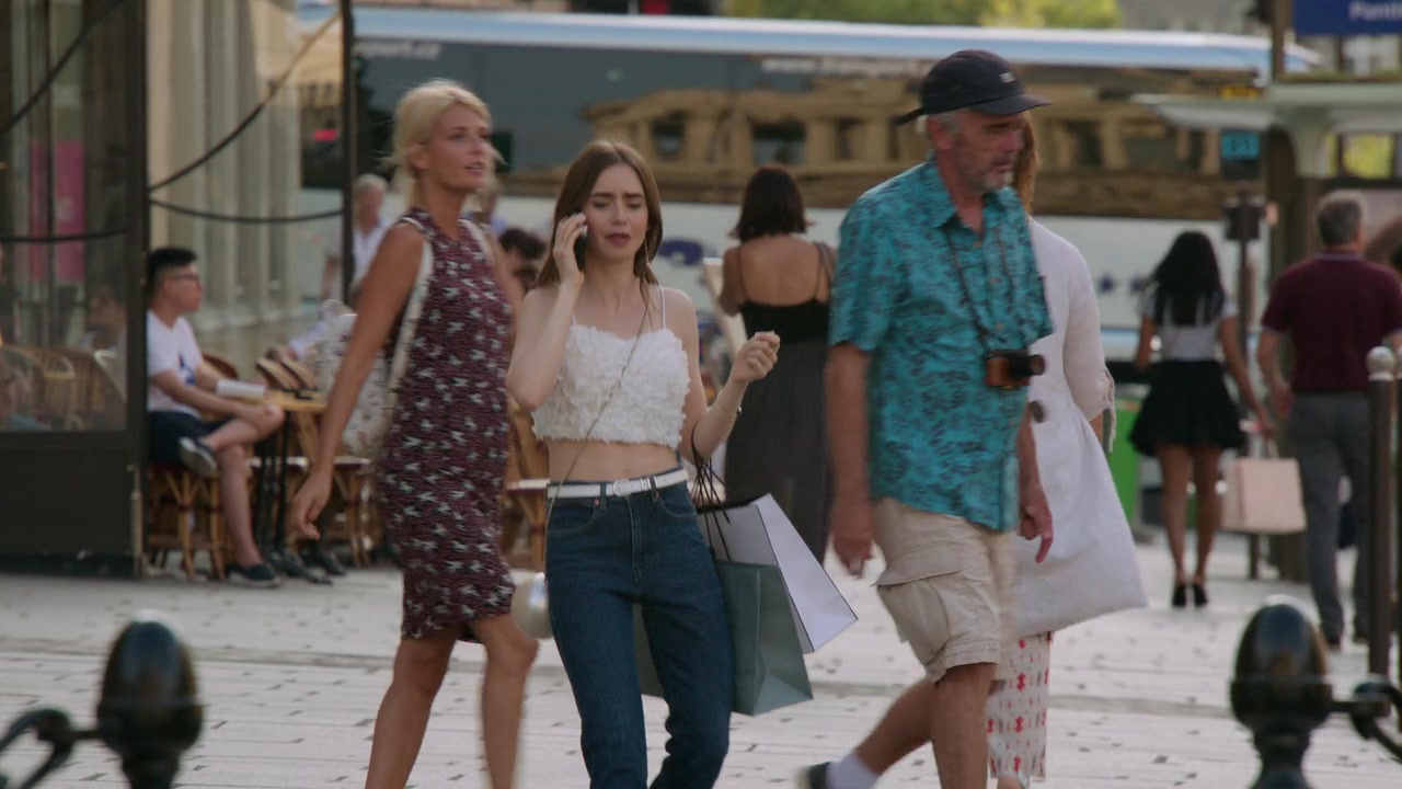 Emily_in_Paris_S01E02_Masculin_Feminin_720p_NF_WEB-DL_DDP5_1_x264-BTN_0777.jpg