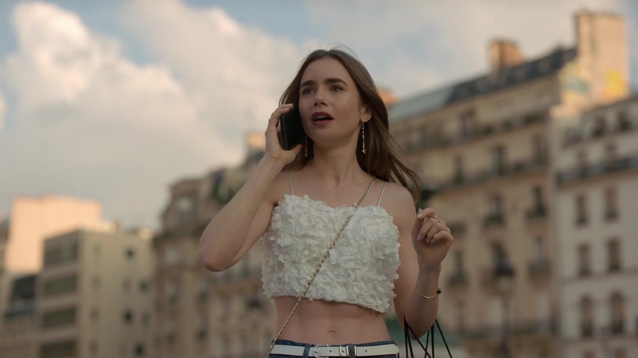 Emily_in_Paris_S01E02_Masculin_Feminin_720p_NF_WEB-DL_DDP5_1_x264-BTN_0837.jpg