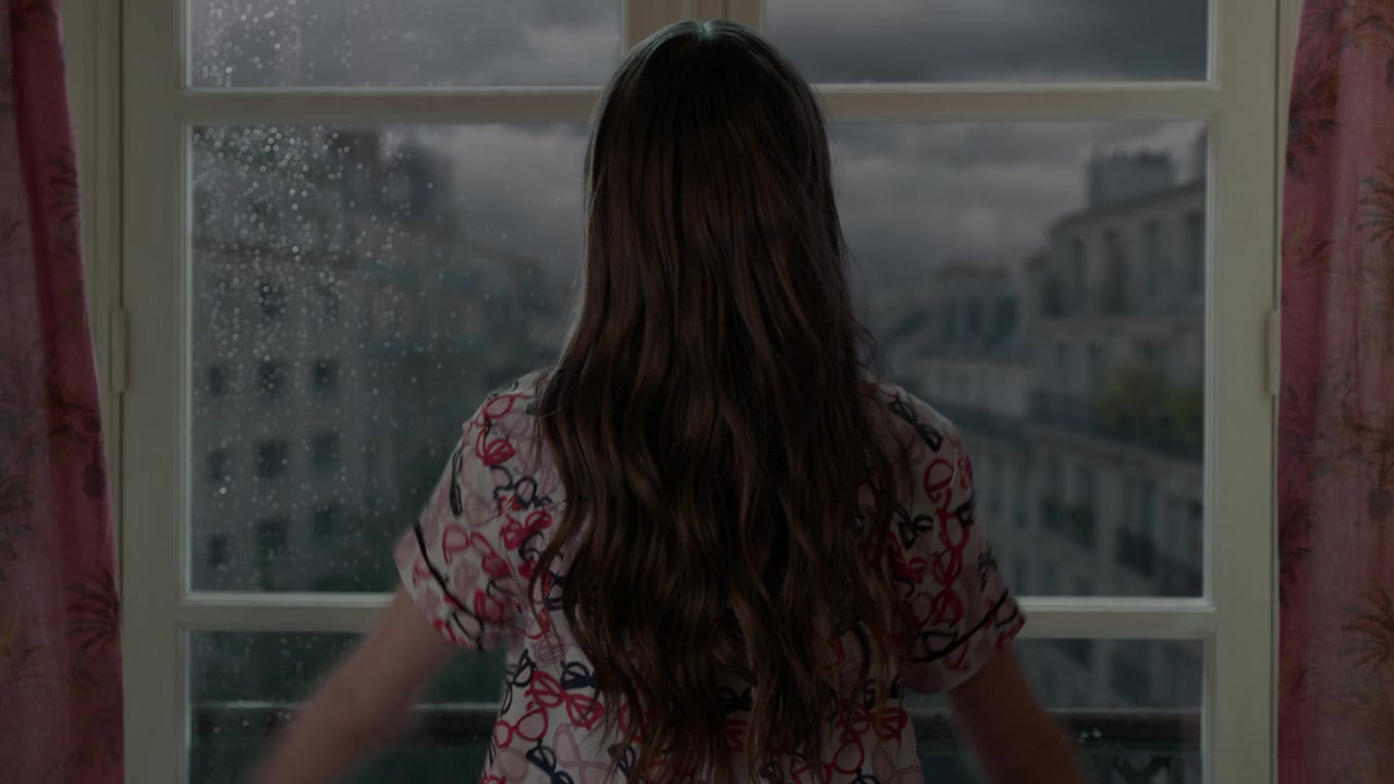 Emily_in_Paris_S01E02_Masculin_Feminin_720p_NF_WEB-DL_DDP5_1_x264-BTN_0861.jpg