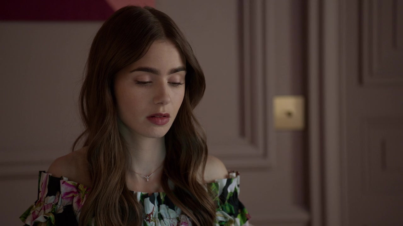 Emily_in_Paris_S01E02_Masculin_Feminin_720p_NF_WEB-DL_DDP5_1_x264-BTN_0911.jpg