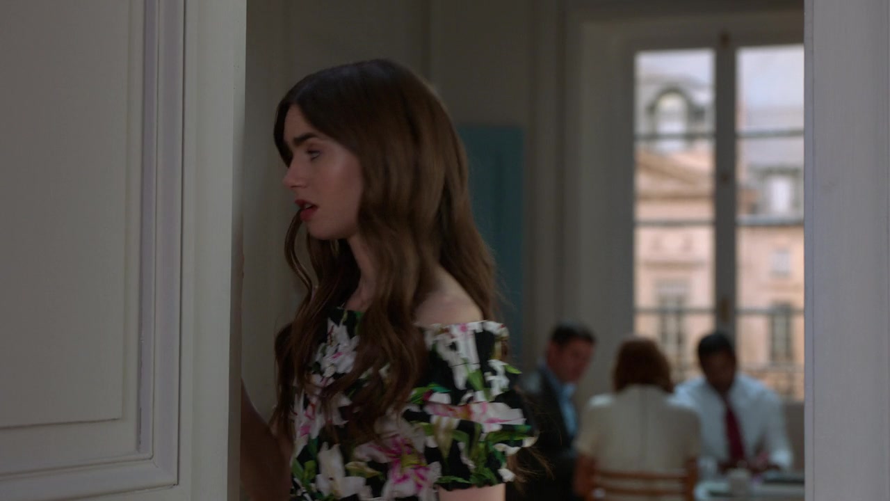 Emily_in_Paris_S01E02_Masculin_Feminin_720p_NF_WEB-DL_DDP5_1_x264-BTN_0944.jpg Emily_in_Paris_S01E02_Masculin_Feminin_720p_NF_WEB-DL_DDP5_1_x264-BTN_0944.jpg