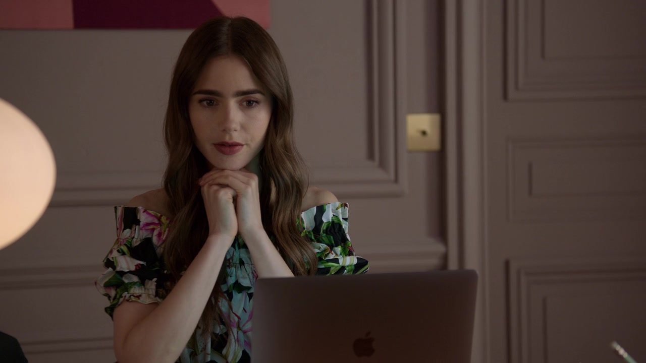 Emily_in_Paris_S01E02_Masculin_Feminin_720p_NF_WEB-DL_DDP5_1_x264-BTN_0959.jpg