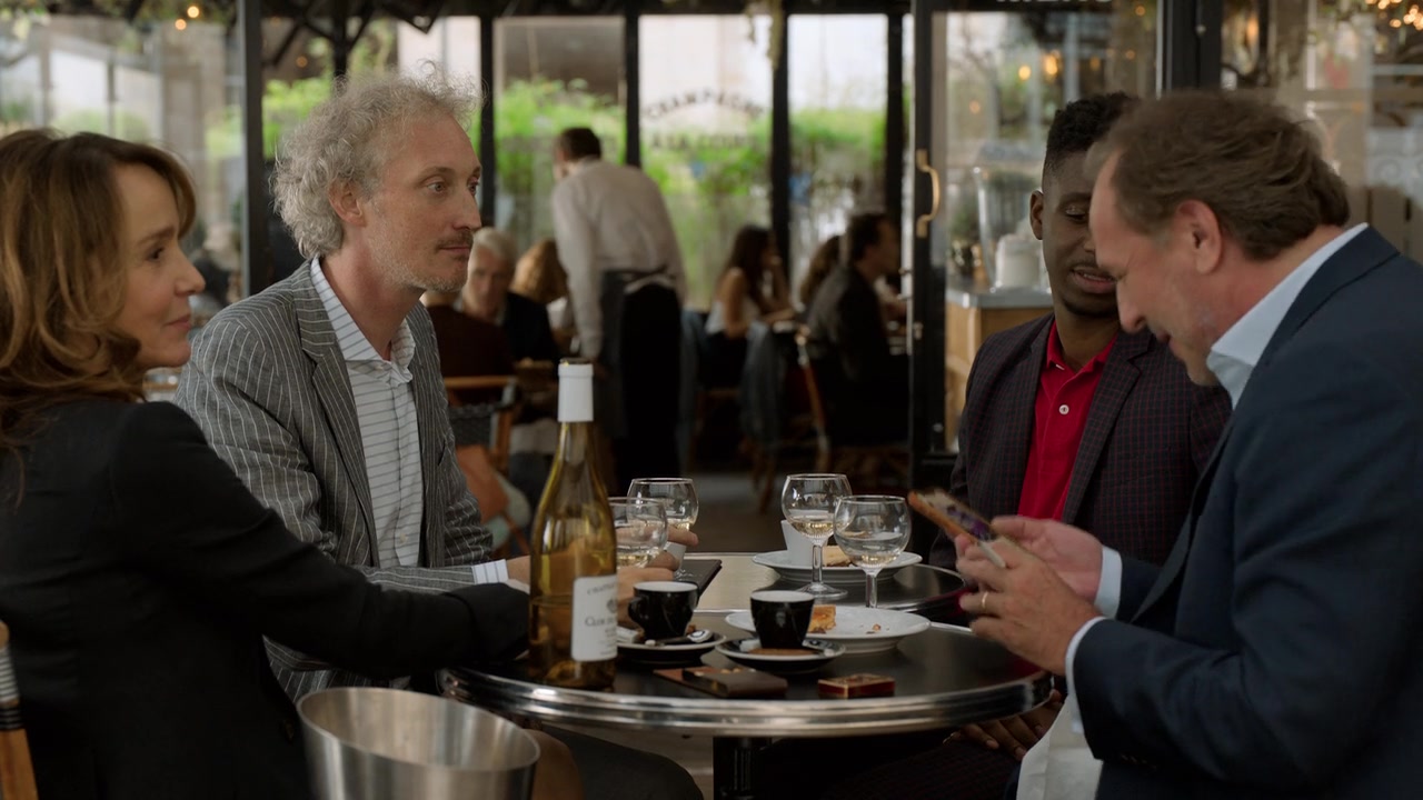 Emily_in_Paris_S01E02_Masculin_Feminin_720p_NF_WEB-DL_DDP5_1_x264-BTN_1057.jpg