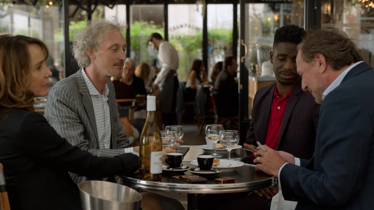 Emily_in_Paris_S01E02_Masculin_Feminin_720p_NF_WEB-DL_DDP5_1_x264-BTN_1058.jpg