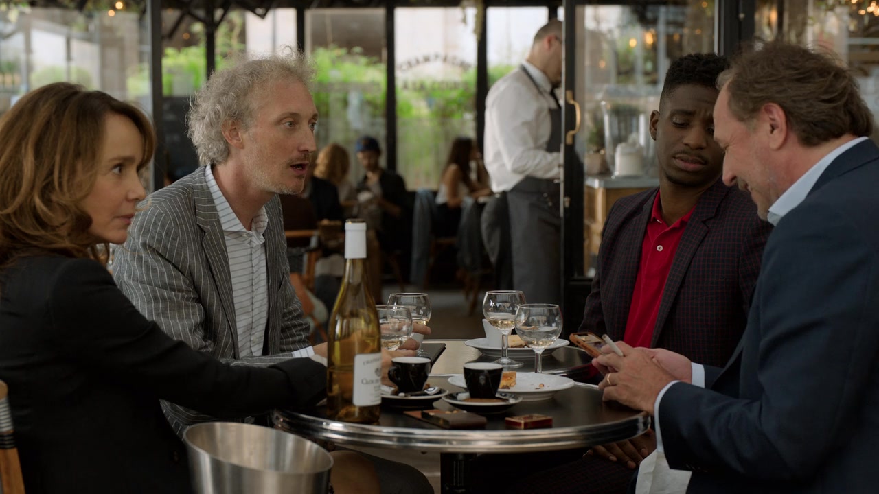 Emily_in_Paris_S01E02_Masculin_Feminin_720p_NF_WEB-DL_DDP5_1_x264-BTN_1061.jpg