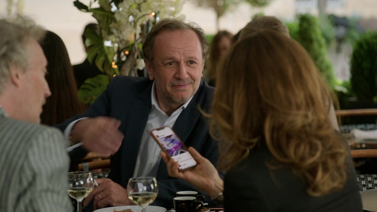 Emily_in_Paris_S01E02_Masculin_Feminin_720p_NF_WEB-DL_DDP5_1_x264-BTN_1065.jpg