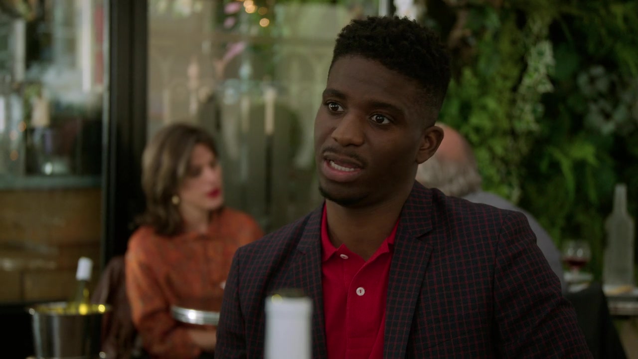Emily_in_Paris_S01E02_Masculin_Feminin_720p_NF_WEB-DL_DDP5_1_x264-BTN_1068.jpg
