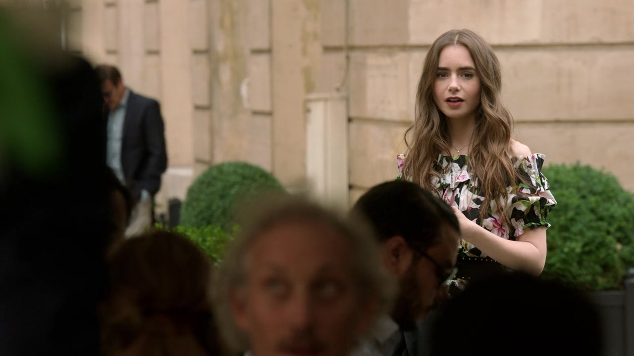 Emily_in_Paris_S01E02_Masculin_Feminin_720p_NF_WEB-DL_DDP5_1_x264-BTN_1081.jpg