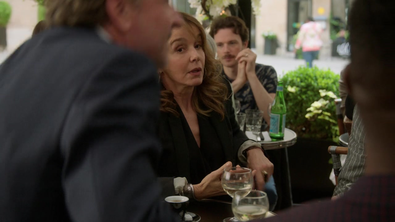 Emily_in_Paris_S01E02_Masculin_Feminin_720p_NF_WEB-DL_DDP5_1_x264-BTN_1085.jpg