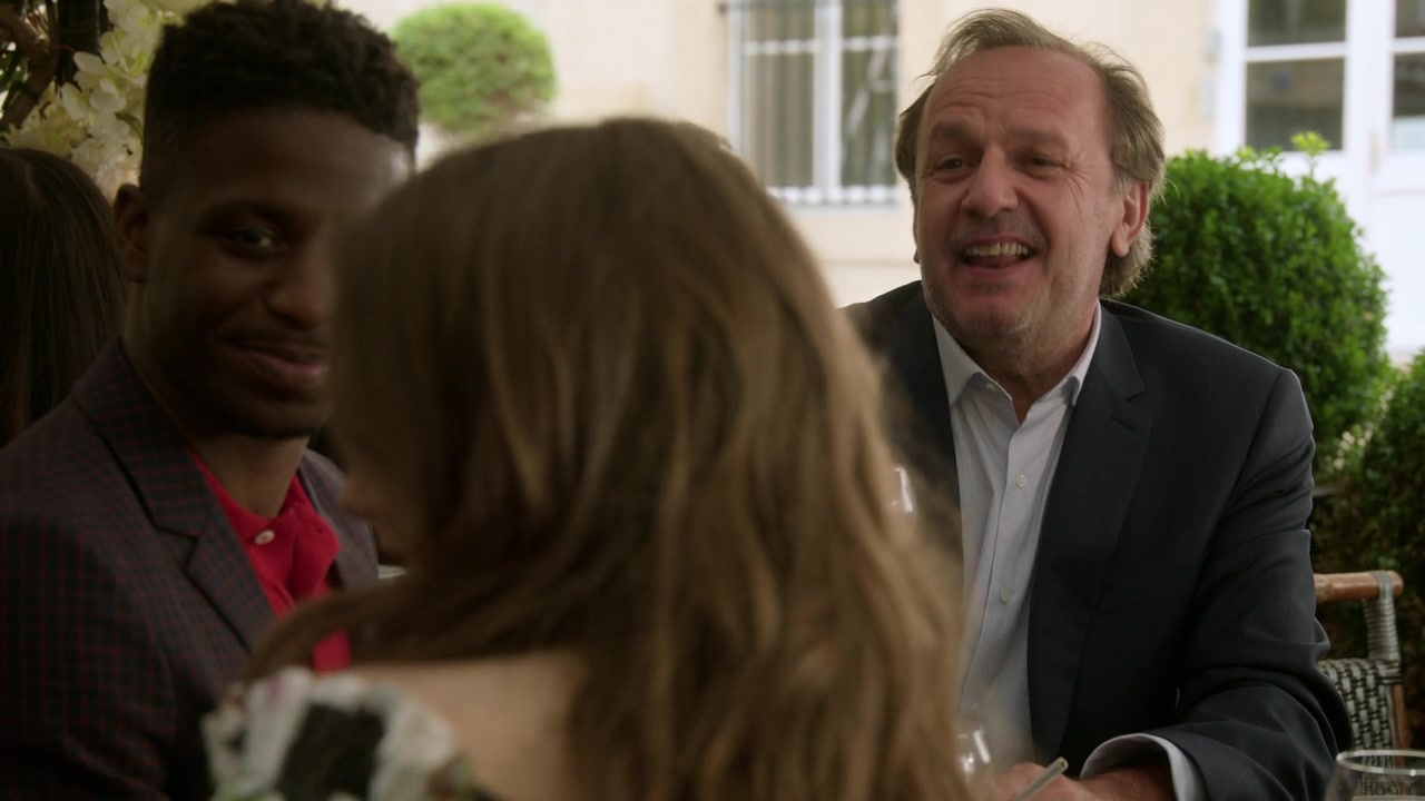 Emily_in_Paris_S01E02_Masculin_Feminin_720p_NF_WEB-DL_DDP5_1_x264-BTN_1094.jpg