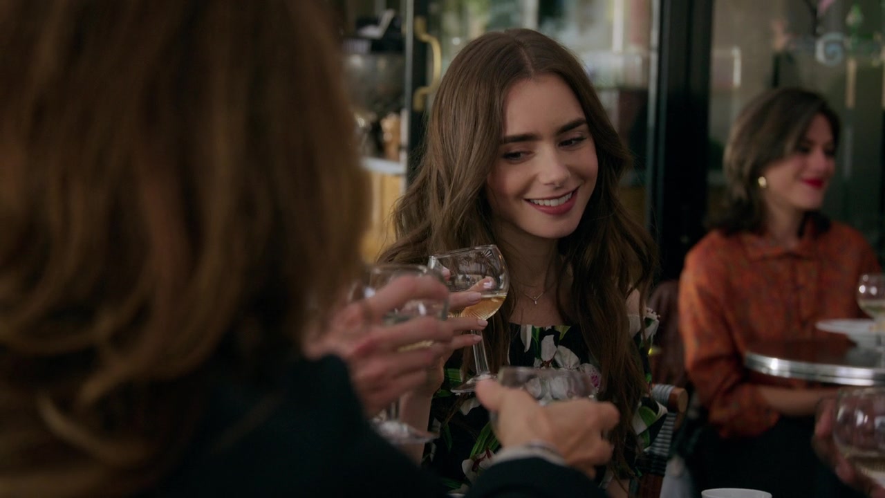 Emily_in_Paris_S01E02_Masculin_Feminin_720p_NF_WEB-DL_DDP5_1_x264-BTN_1107.jpg