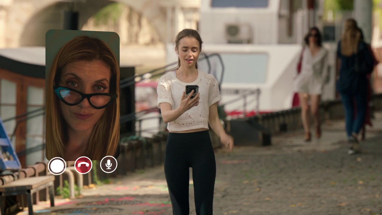 Emily_in_Paris_S01E03_Sexy_or_Sexist_720p_NF_WEB-DL_DDP5_1_x264-BTN_0024.jpg
