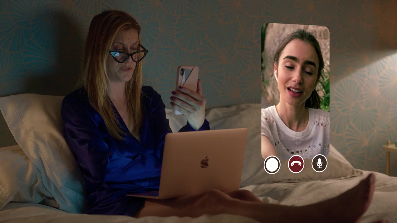 Emily_in_Paris_S01E03_Sexy_or_Sexist_720p_NF_WEB-DL_DDP5_1_x264-BTN_0031.jpg