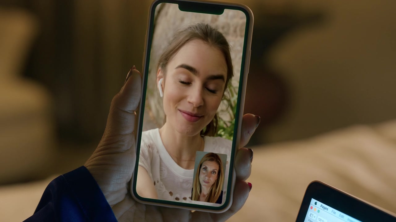 Emily_in_Paris_S01E03_Sexy_or_Sexist_720p_NF_WEB-DL_DDP5_1_x264-BTN_0059.jpg