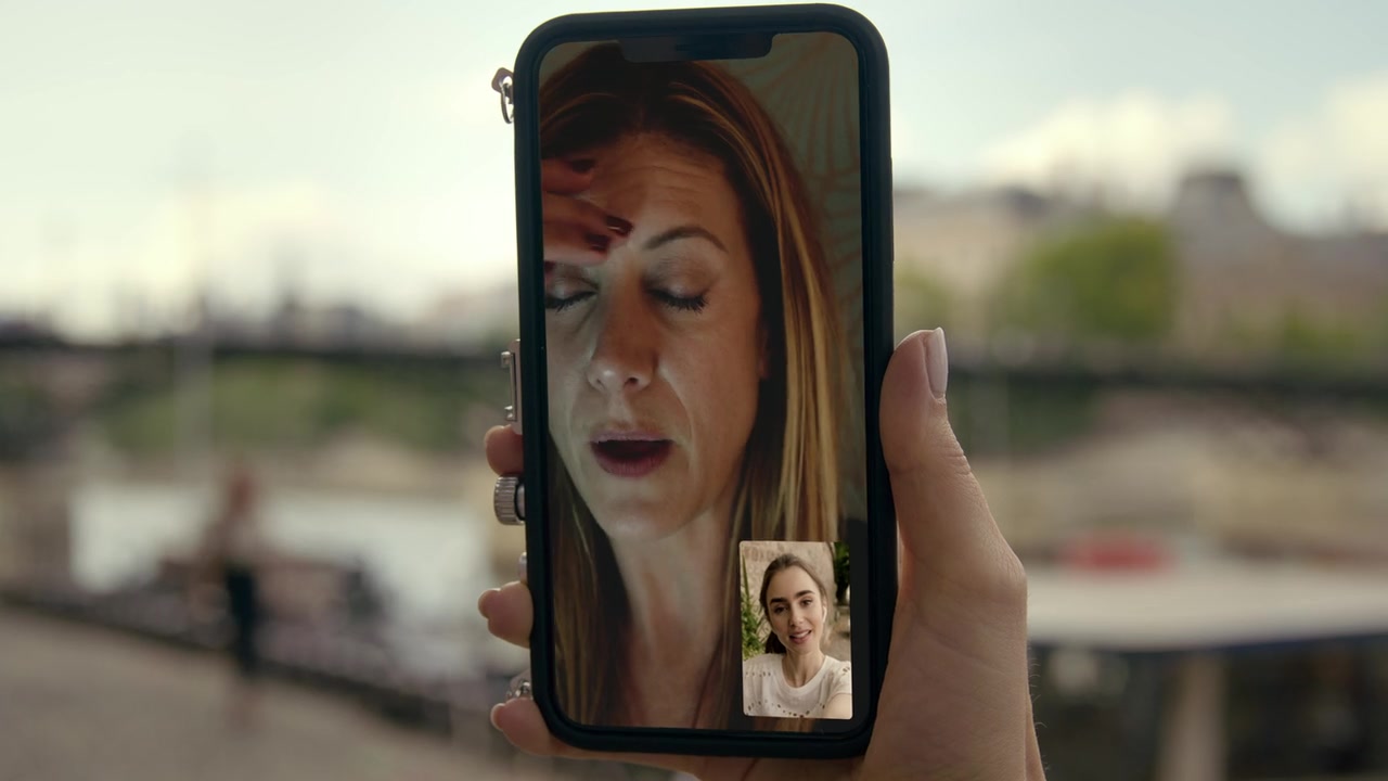 Emily_in_Paris_S01E03_Sexy_or_Sexist_720p_NF_WEB-DL_DDP5_1_x264-BTN_0061.jpg