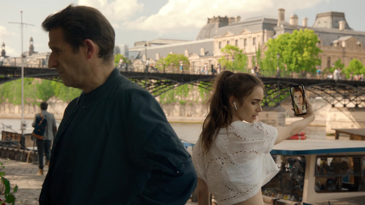Emily_in_Paris_S01E03_Sexy_or_Sexist_720p_NF_WEB-DL_DDP5_1_x264-BTN_0074.jpg