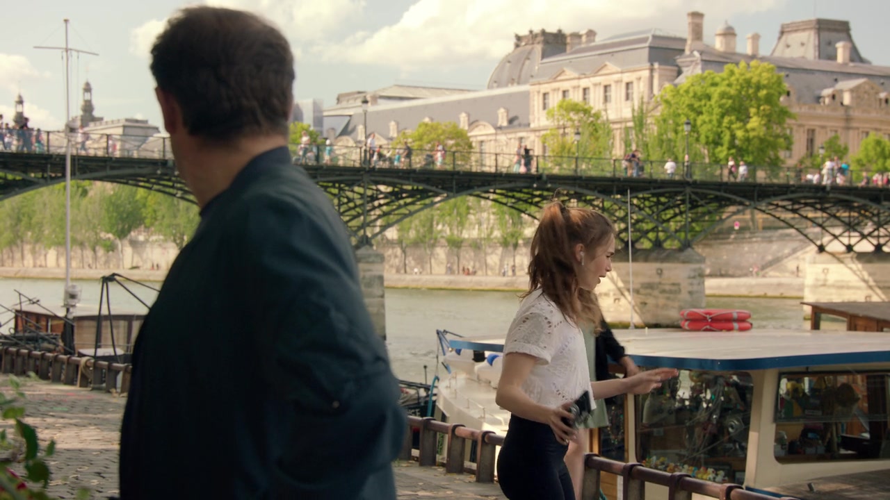 Emily_in_Paris_S01E03_Sexy_or_Sexist_720p_NF_WEB-DL_DDP5_1_x264-BTN_0079.jpg