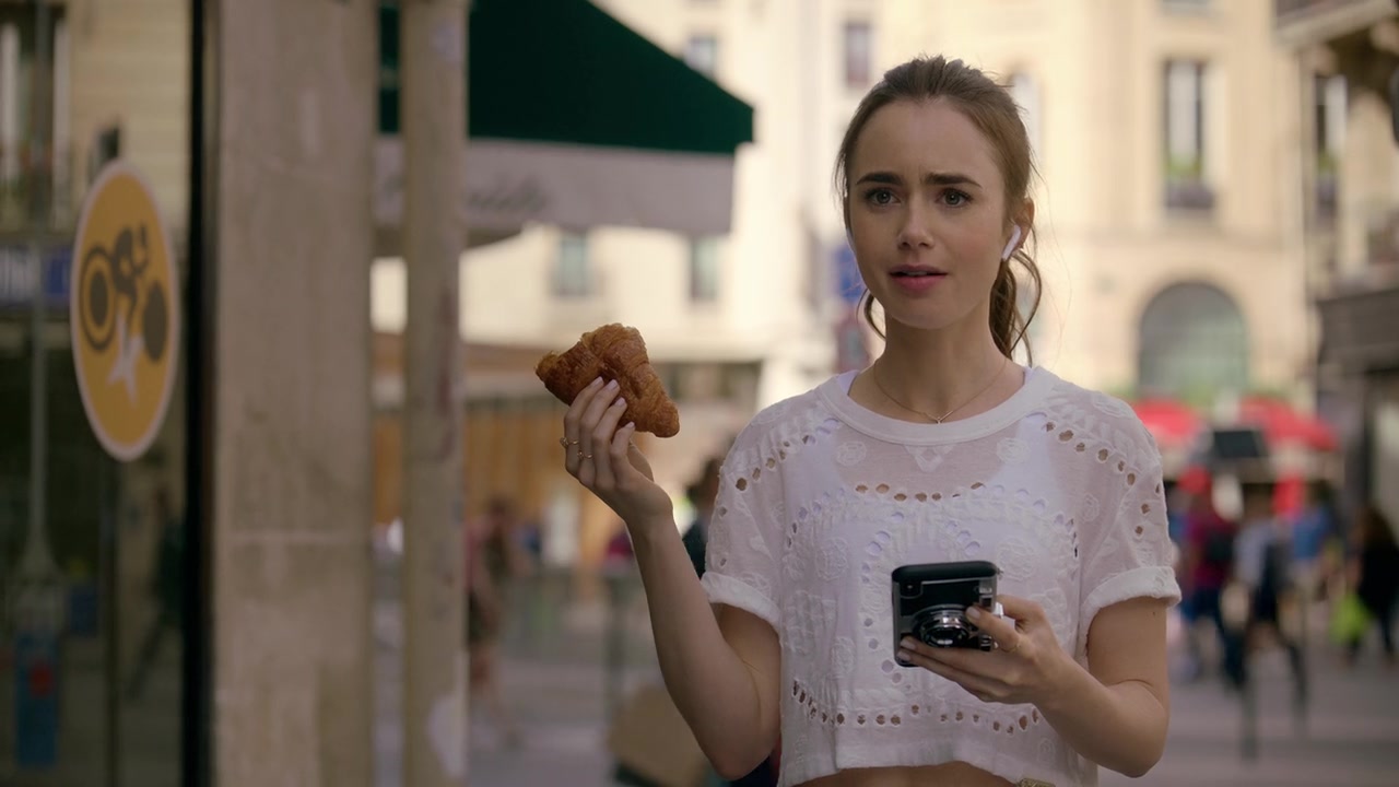 Emily_in_Paris_S01E03_Sexy_or_Sexist_720p_NF_WEB-DL_DDP5_1_x264-BTN_0093.jpg