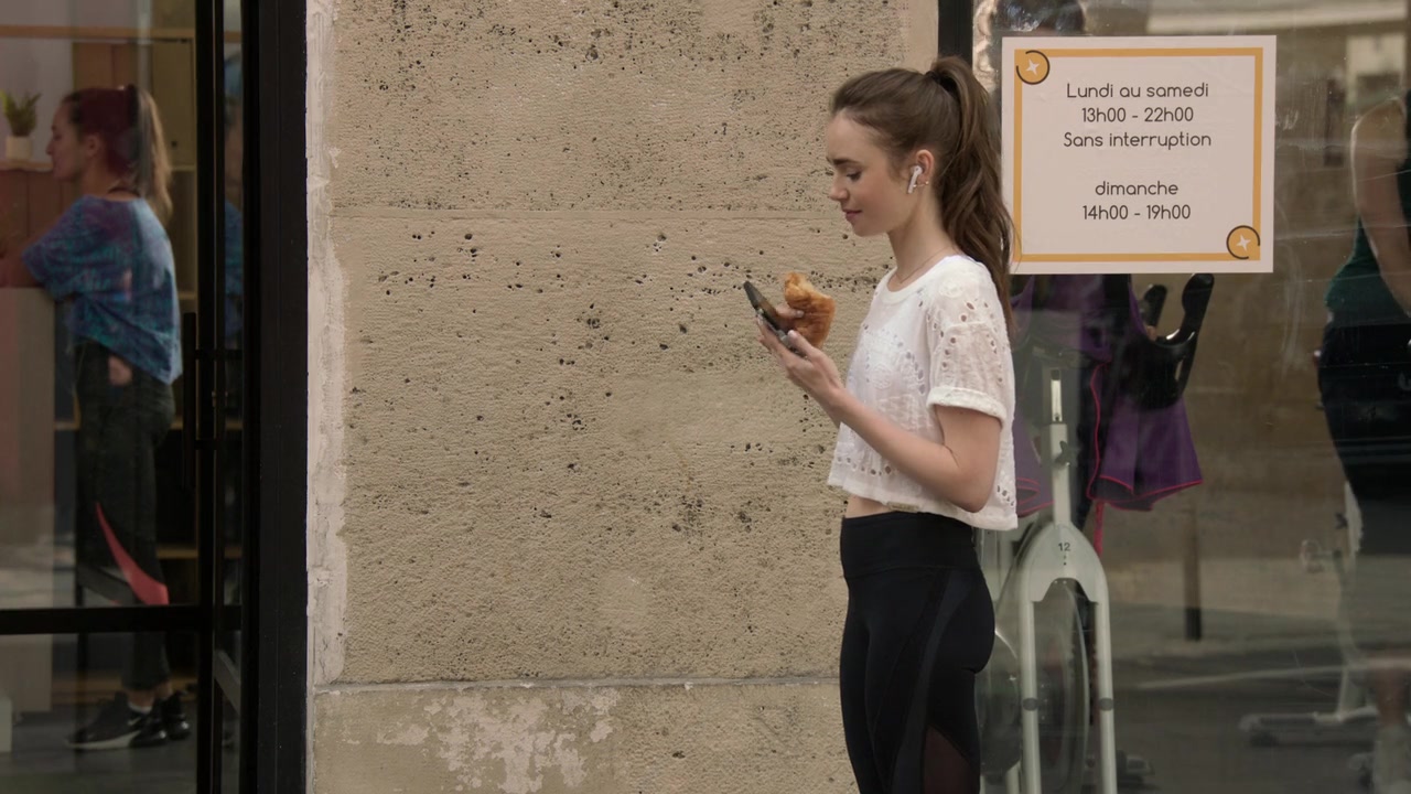 Emily_in_Paris_S01E03_Sexy_or_Sexist_720p_NF_WEB-DL_DDP5_1_x264-BTN_0101.jpg Emily_in_Paris_S01E03_Sexy_or_Sexist_720p_NF_WEB-DL_DDP5_1_x264-BTN_0101.jpg
