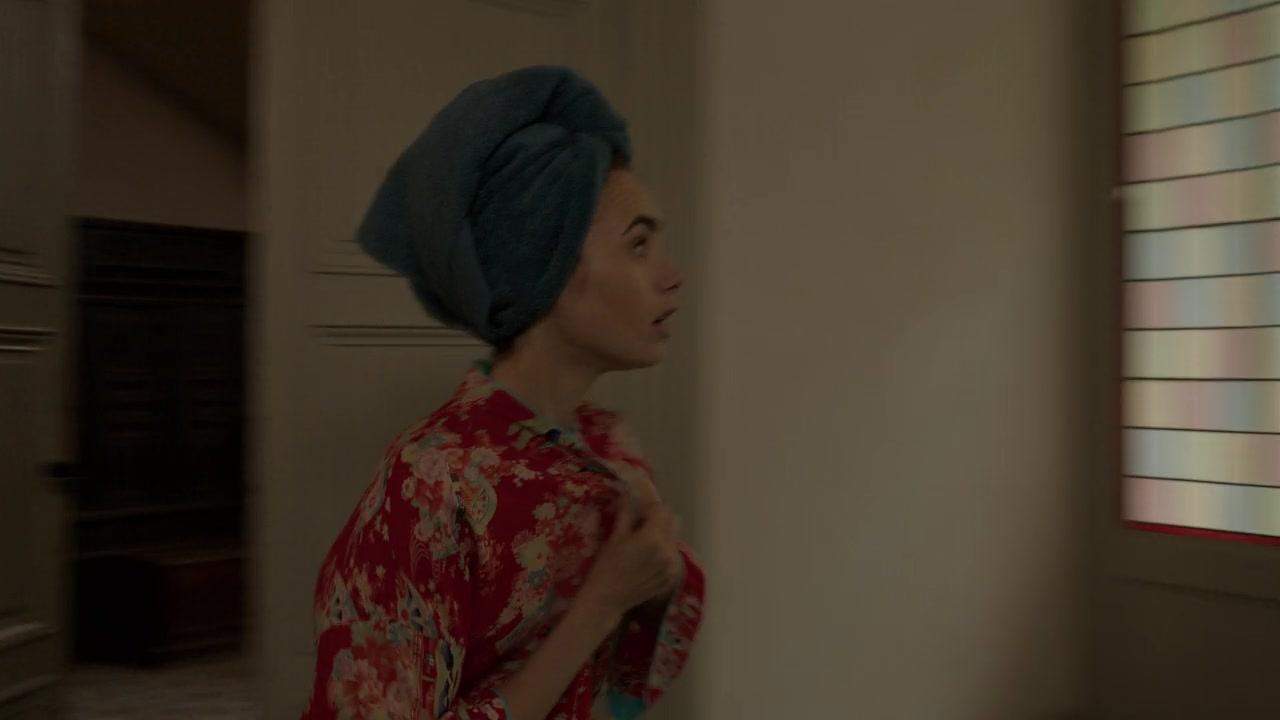 Emily_in_Paris_S01E03_Sexy_or_Sexist_720p_NF_WEB-DL_DDP5_1_x264-BTN_0121.jpg