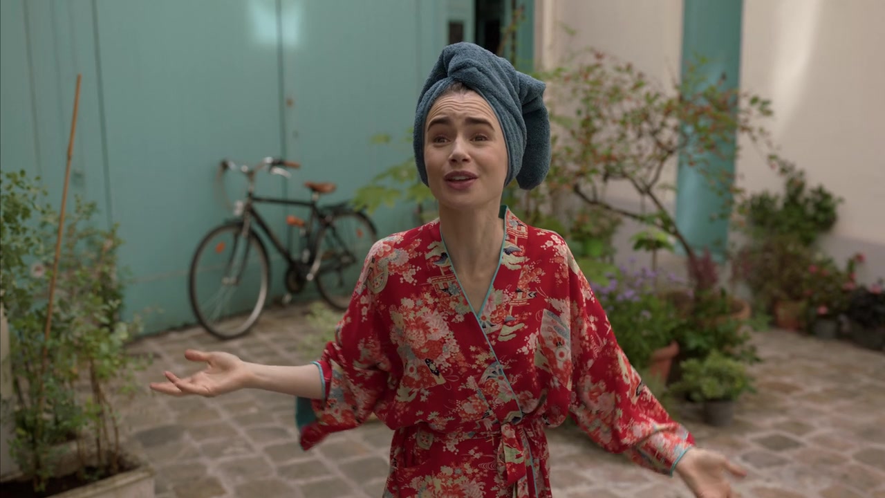 Emily_in_Paris_S01E03_Sexy_or_Sexist_720p_NF_WEB-DL_DDP5_1_x264-BTN_0137.jpg