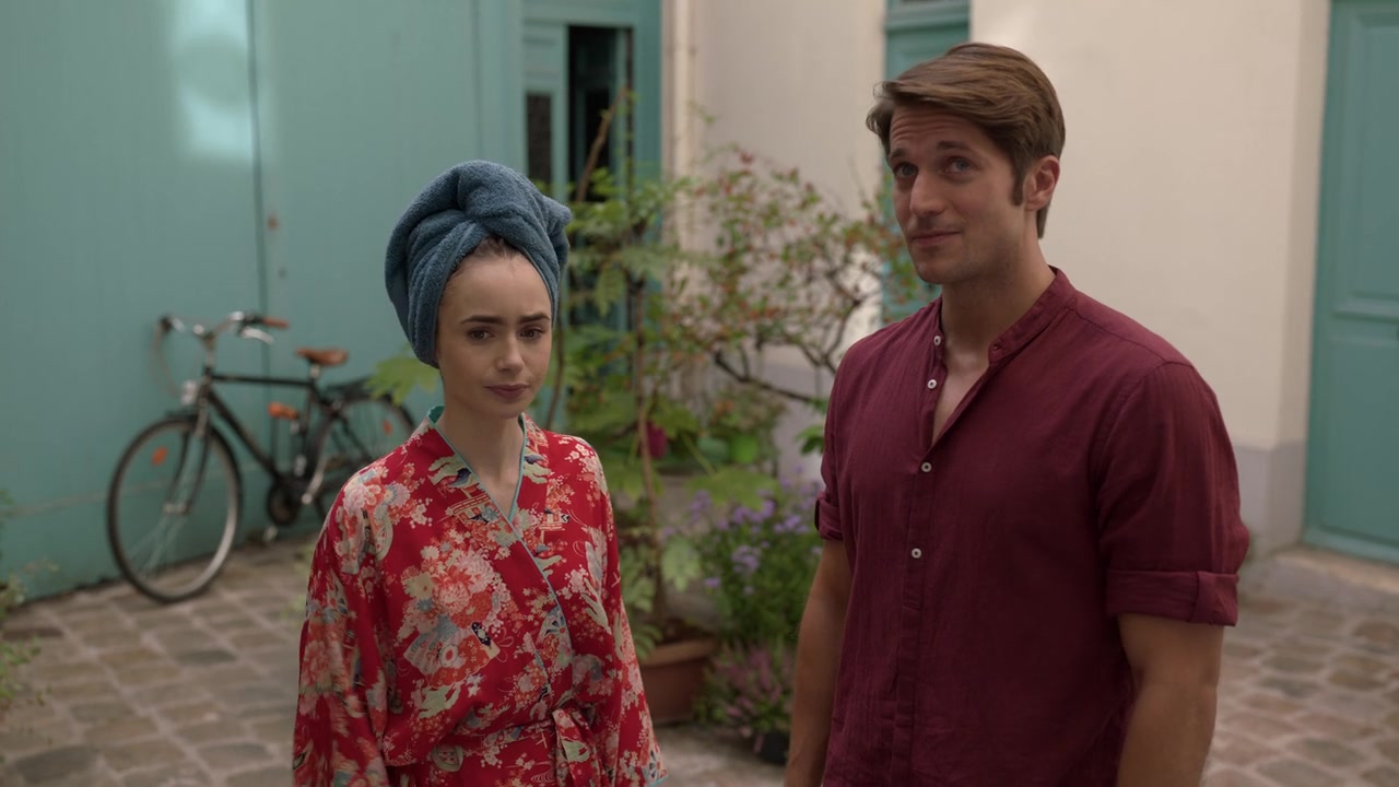 Emily_in_Paris_S01E03_Sexy_or_Sexist_720p_NF_WEB-DL_DDP5_1_x264-BTN_0167.jpg