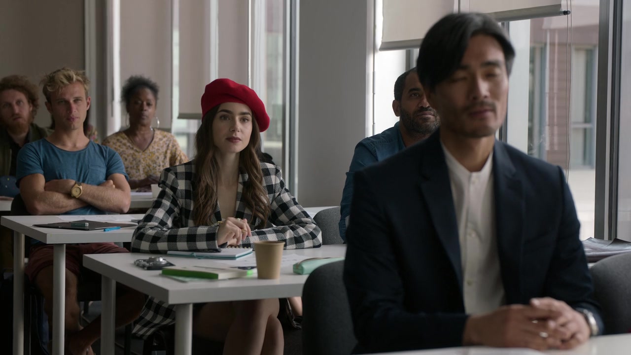 Emily_in_Paris_S01E03_Sexy_or_Sexist_720p_NF_WEB-DL_DDP5_1_x264-BTN_0175.jpg