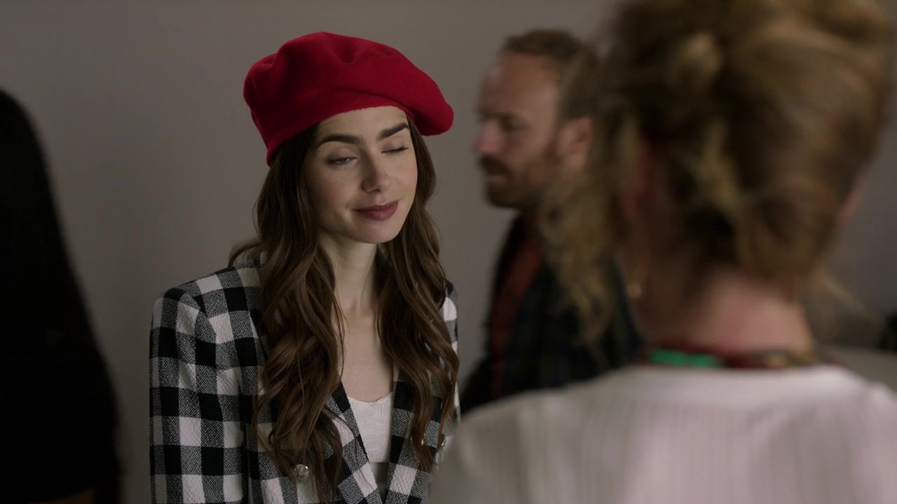 Emily_in_Paris_S01E03_Sexy_or_Sexist_720p_NF_WEB-DL_DDP5_1_x264-BTN_0203.jpg