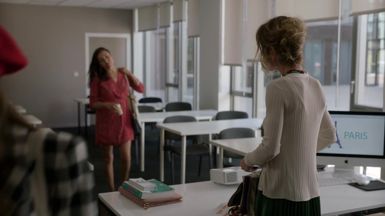 Emily_in_Paris_S01E03_Sexy_or_Sexist_720p_NF_WEB-DL_DDP5_1_x264-BTN_0216.jpg Emily_in_Paris_S01E03_Sexy_or_Sexist_720p_NF_WEB-DL_DDP5_1_x264-BTN_0216.jpg
