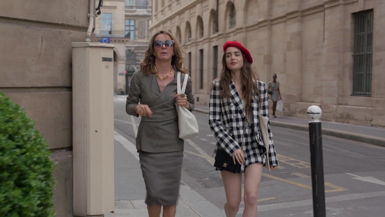 Emily_in_Paris_S01E03_Sexy_or_Sexist_720p_NF_WEB-DL_DDP5_1_x264-BTN_0230.jpg Emily_in_Paris_S01E03_Sexy_or_Sexist_720p_NF_WEB-DL_DDP5_1_x264-BTN_0230.jpg