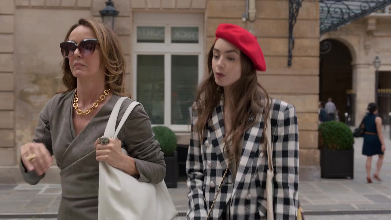 Emily_in_Paris_S01E03_Sexy_or_Sexist_720p_NF_WEB-DL_DDP5_1_x264-BTN_0246.jpg Emily_in_Paris_S01E03_Sexy_or_Sexist_720p_NF_WEB-DL_DDP5_1_x264-BTN_0246.jpg