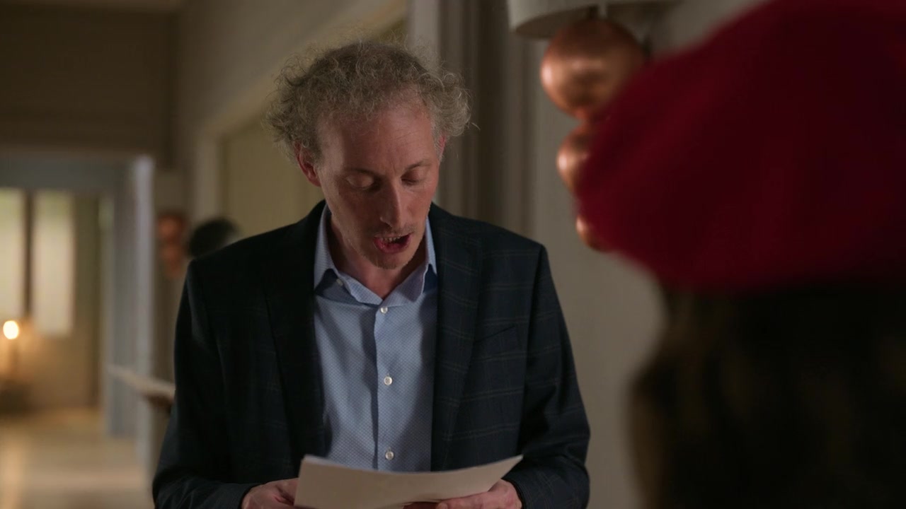 Emily_in_Paris_S01E03_Sexy_or_Sexist_720p_NF_WEB-DL_DDP5_1_x264-BTN_0271.jpg