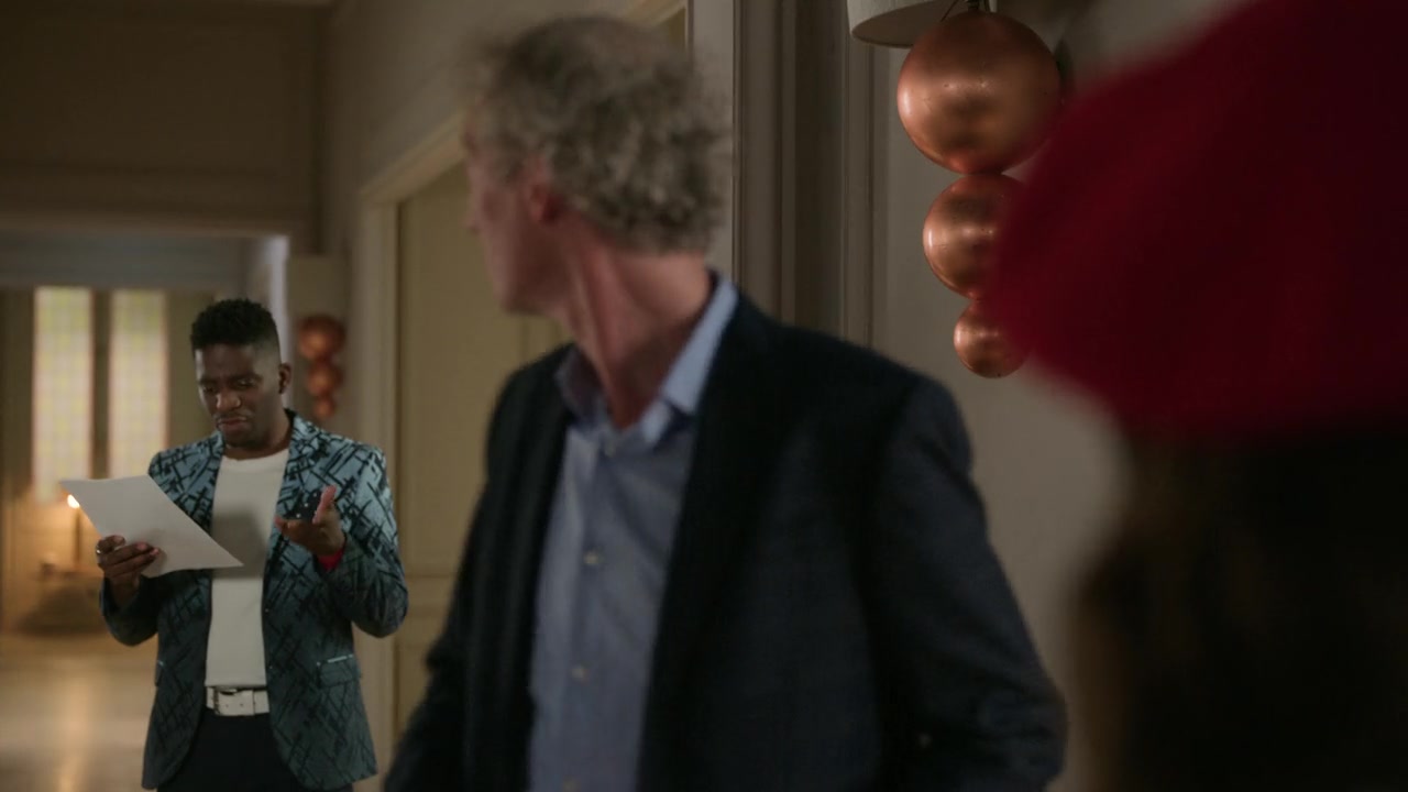 Emily_in_Paris_S01E03_Sexy_or_Sexist_720p_NF_WEB-DL_DDP5_1_x264-BTN_0275.jpg