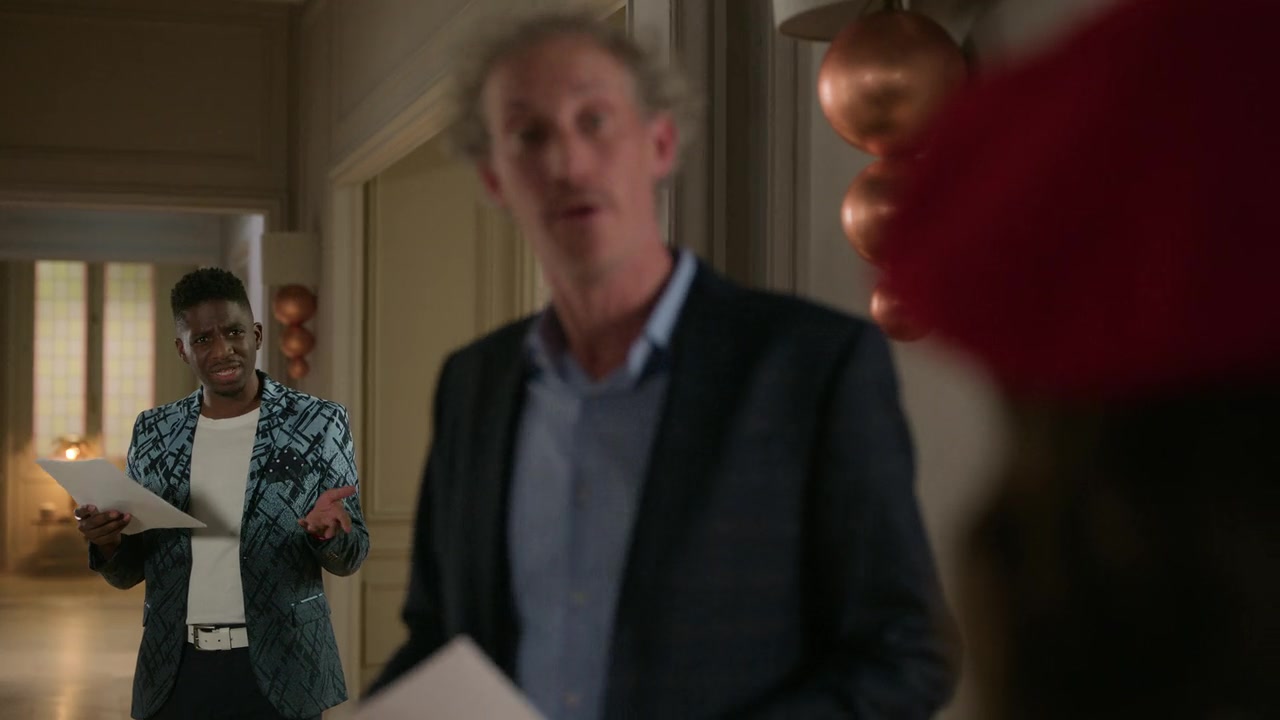 Emily_in_Paris_S01E03_Sexy_or_Sexist_720p_NF_WEB-DL_DDP5_1_x264-BTN_0276.jpg