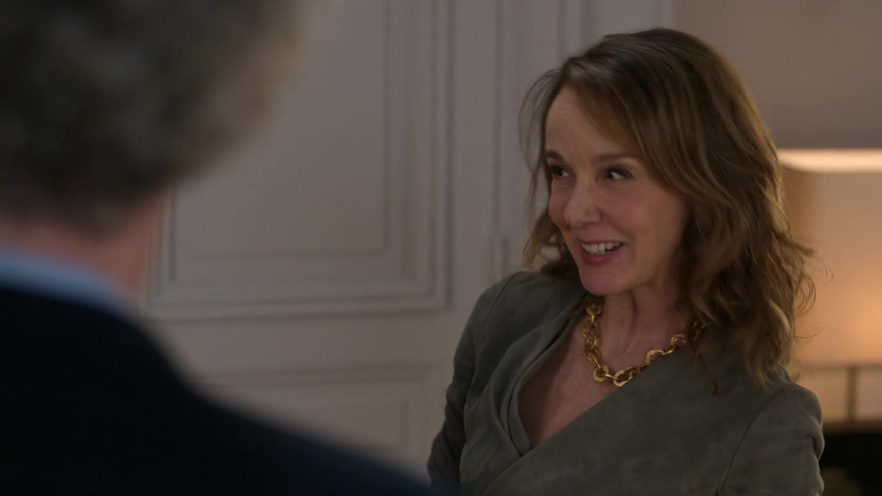 Emily_in_Paris_S01E03_Sexy_or_Sexist_720p_NF_WEB-DL_DDP5_1_x264-BTN_0282.jpg